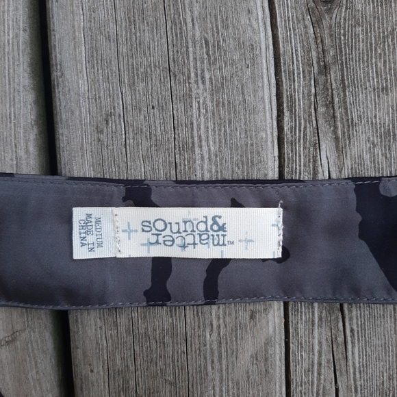 Peplum zip-back abstract blouse - Picture 2 of 3